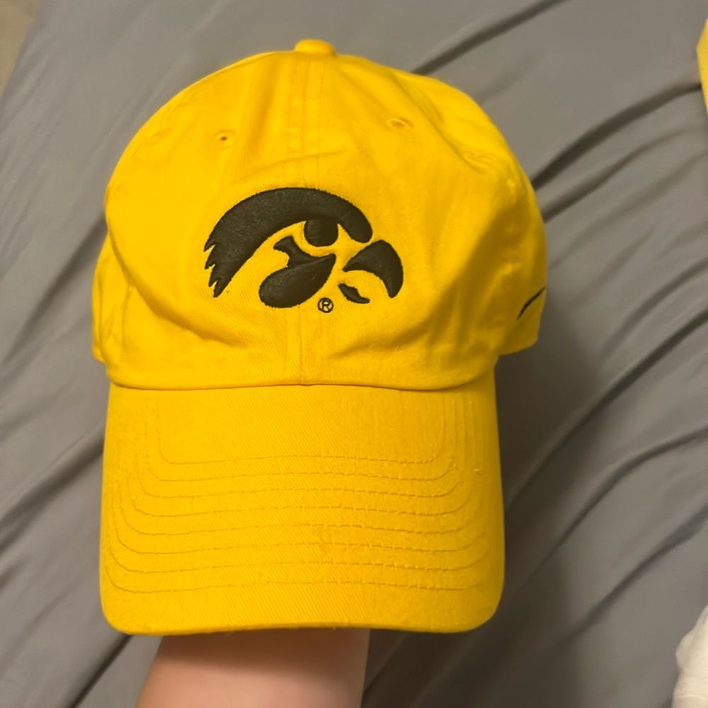 Yellow Nike Hawkeyes Hat